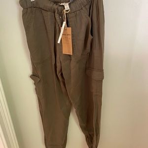 Cropped Silk (Lyocell) Cargo joggers